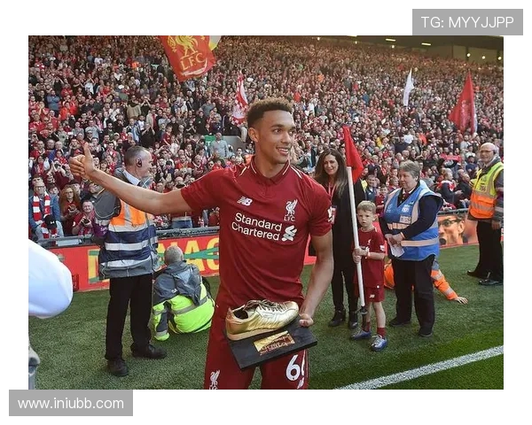 特伦特亚历山大阿诺德如何成为英格兰右后卫中场双重角色核心