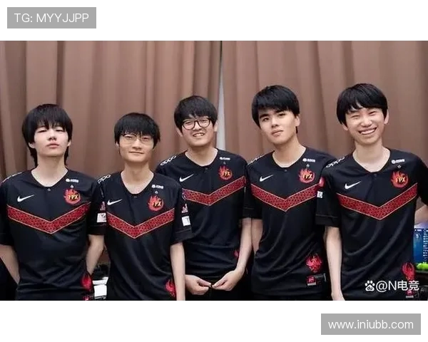 英雄联盟最新实力榜单揭晓FPX强势跻身第三名引发热议