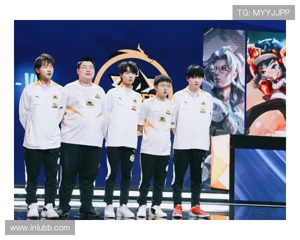 重庆狼队鏖战赛场再掀热潮奋勇争先展现王者荣耀风采