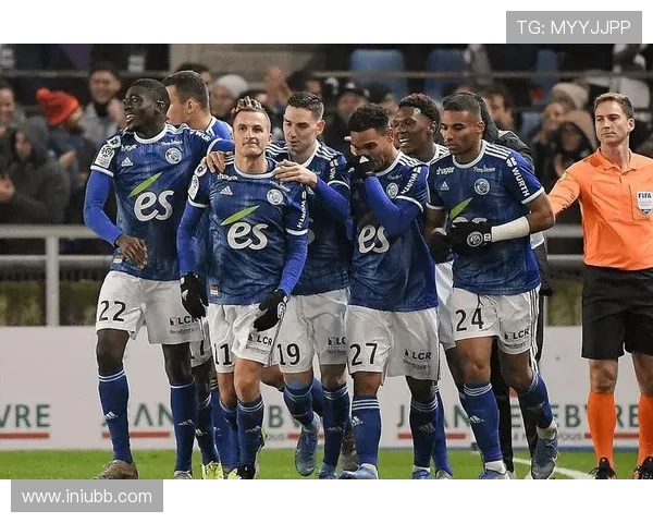 利勒斯特与特的精彩对决揭示足球战术的魅力与激情